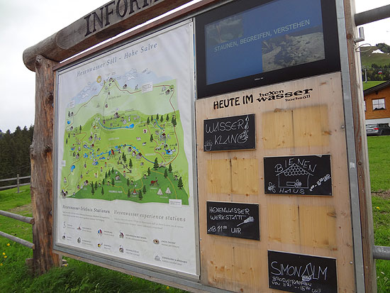 An der Übersichtskarte finden sich auch Hinweise, welche der betreuten Staionen gerade besetzt sind (©Foto: MartiN Schmitz)